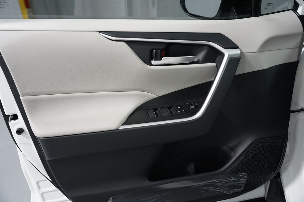 Thumbnail: 2025 Toyota RAV4 - 30