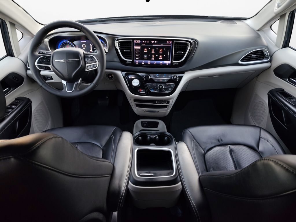 Used Car 2023 Chrysler Pacifica  Touring L For Sale Under $30,000 In Austin, Texas