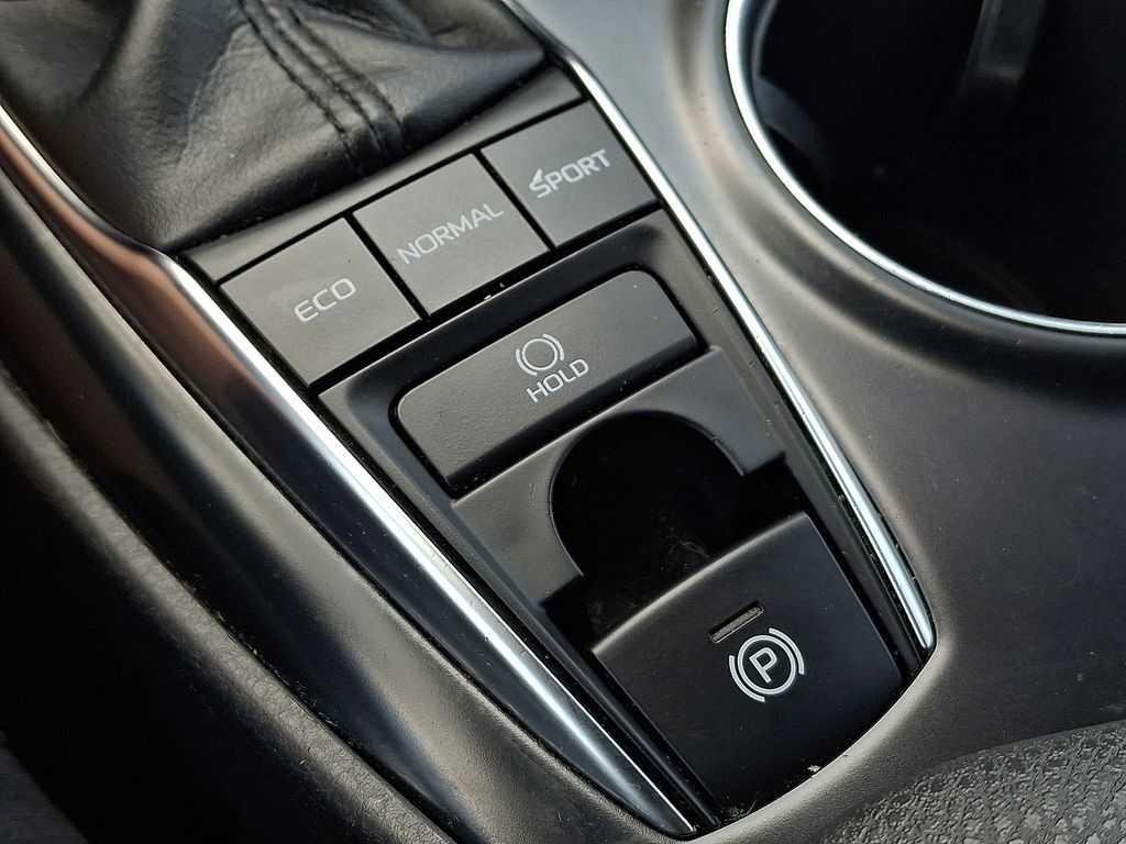Thumbnail: 2019 Toyota Camry - 25