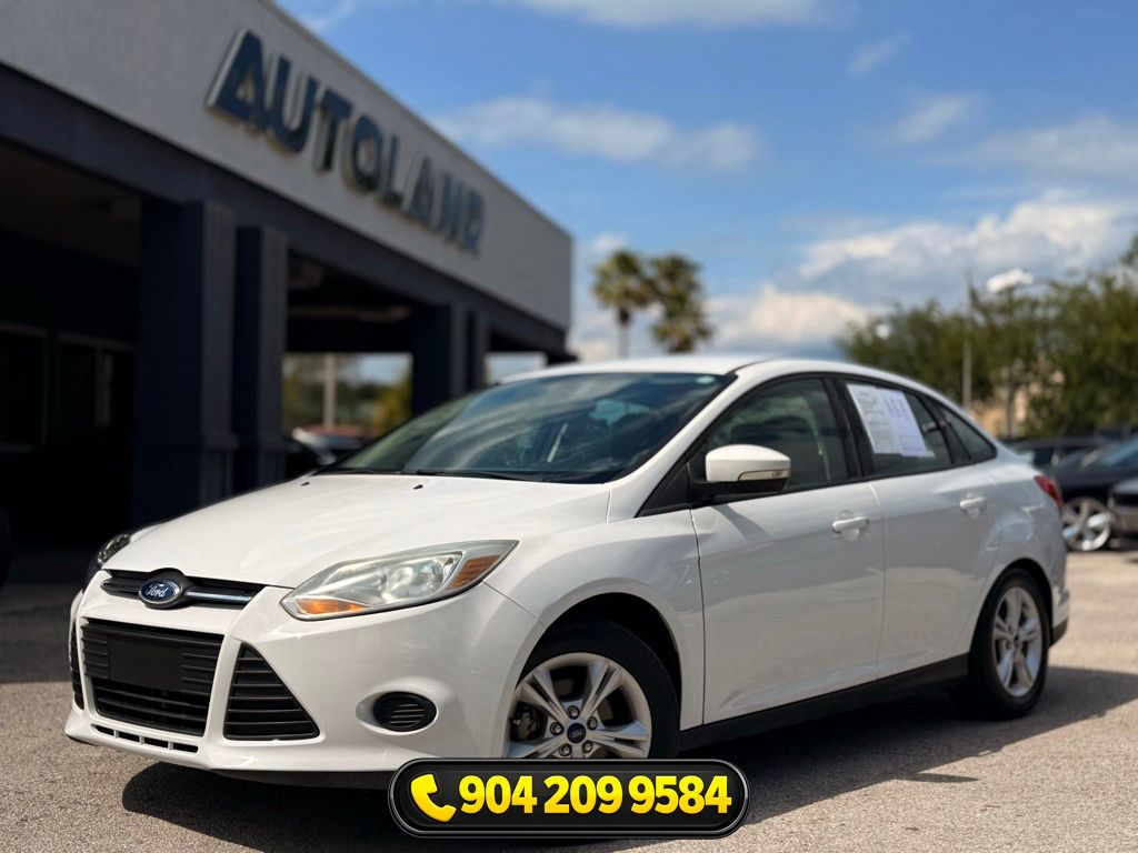 Ingot Silver Metallic 2014 Ford Focus SE Sedan Front-Wheel Drive 6-Speed Automatic