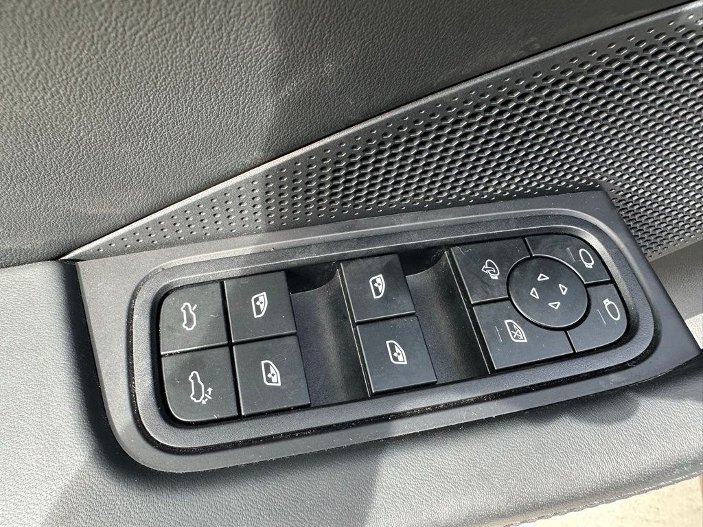 Thumbnail: 2025 Porsche Macan - 20