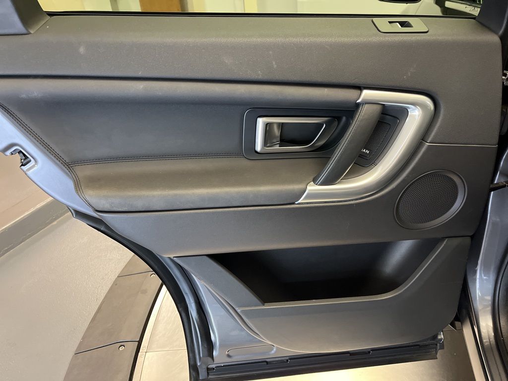 Thumbnail: 2019 Land Rover Discovery Sport - 24