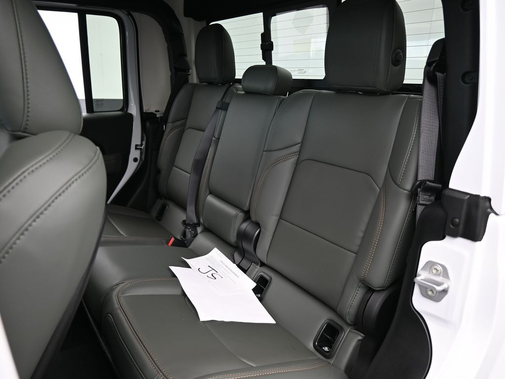 New 2026 Bright White Clearcoat Jeep Mojave image 30