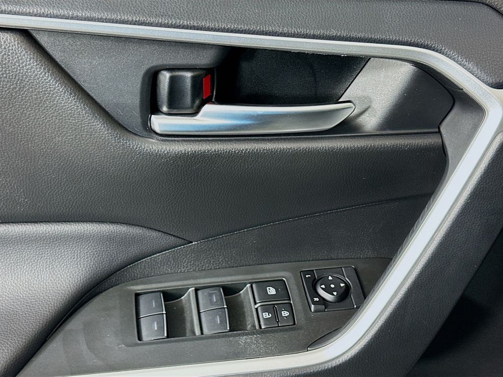 Thumbnail: 2025 Toyota RAV4 - 18