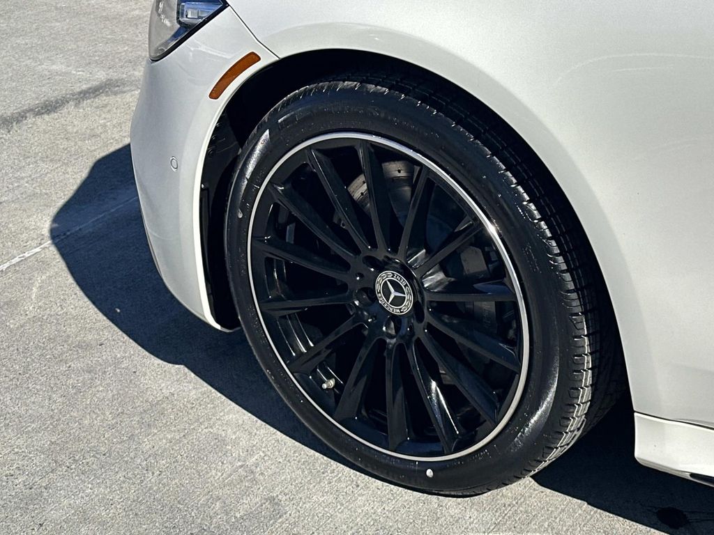 Thumbnail: 2022 Mercedes-Benz S-Class - 15