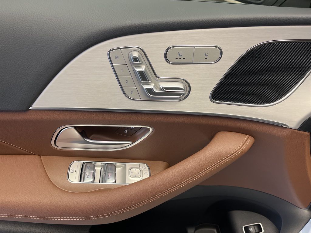 Thumbnail: 2026 Mercedes-Benz GLE - 12