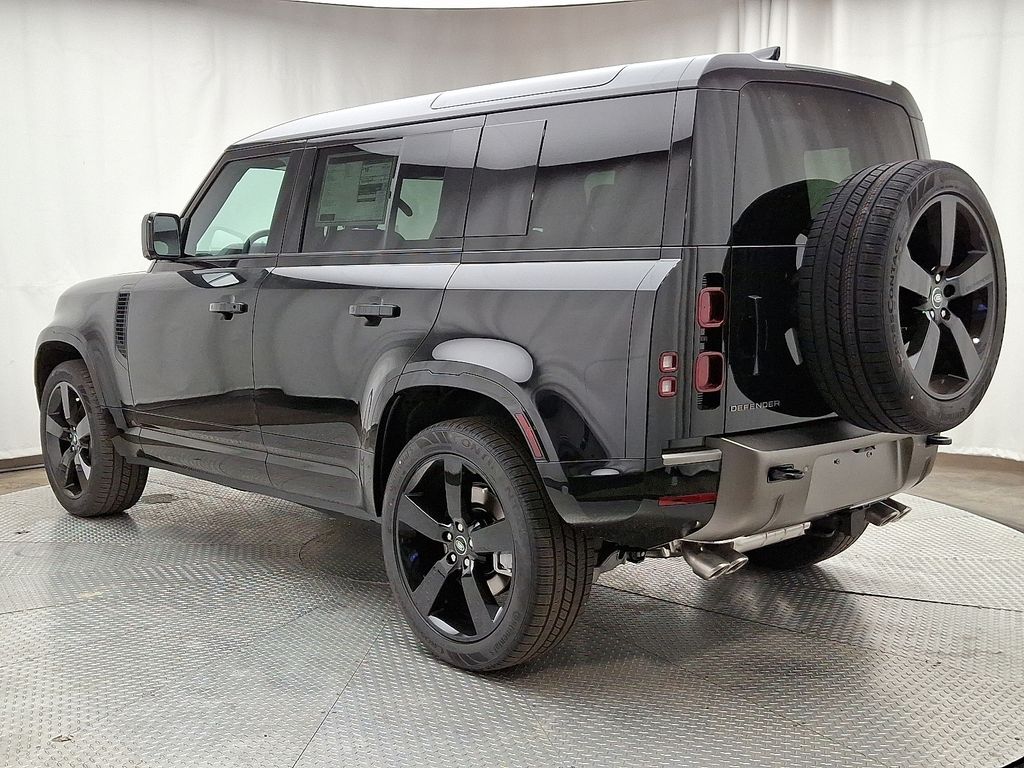 2025 Land Rover Defender 110 4