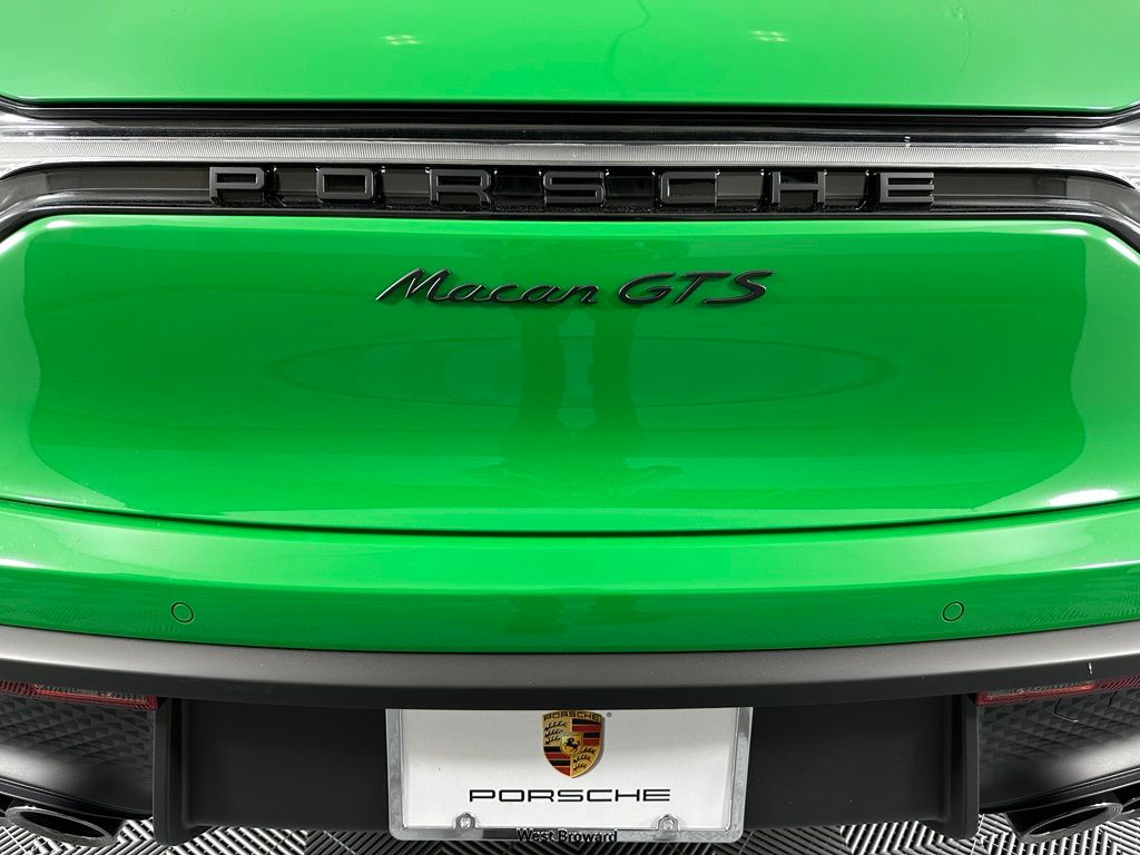 Thumbnail: 2026 Porsche Macan - 14