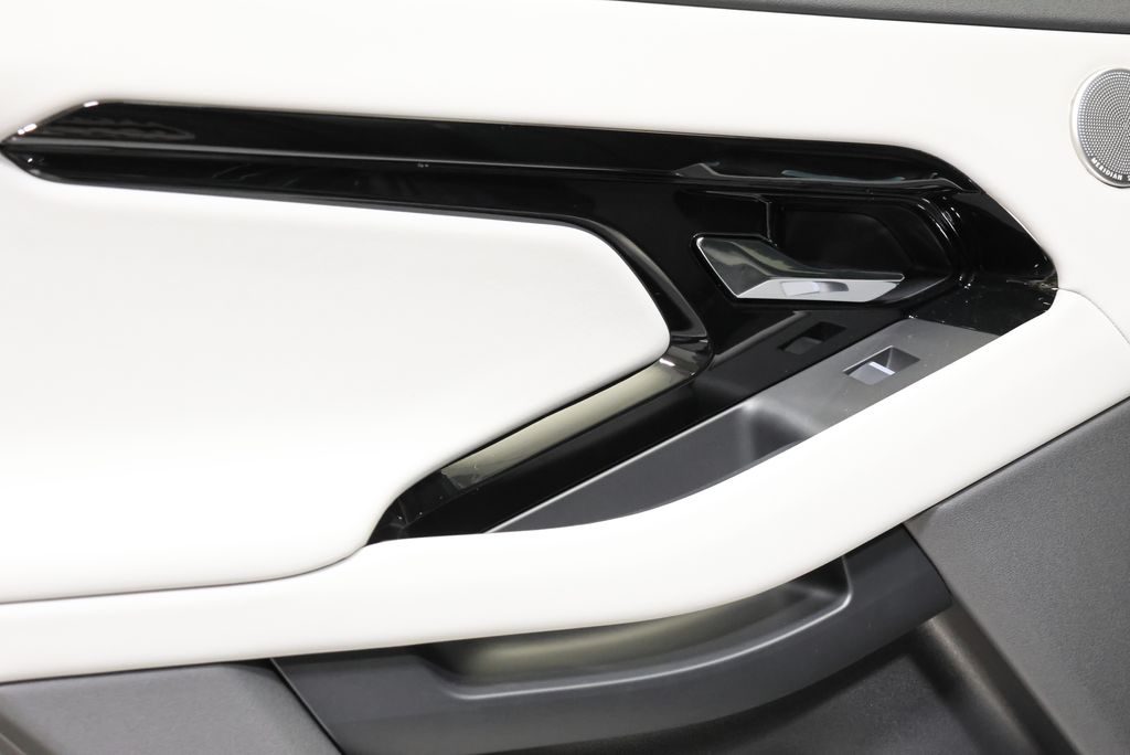 Thumbnail: 2026 Land Rover Range Rover Evoque - 32
