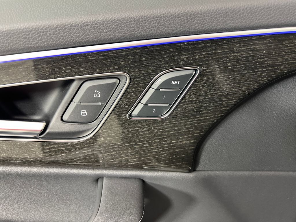 Thumbnail: 2025 Audi Q7 - 30