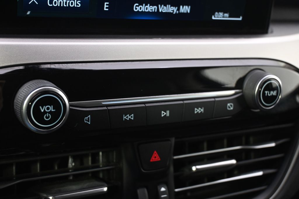 Used 2020 Black Ford SEL image 31