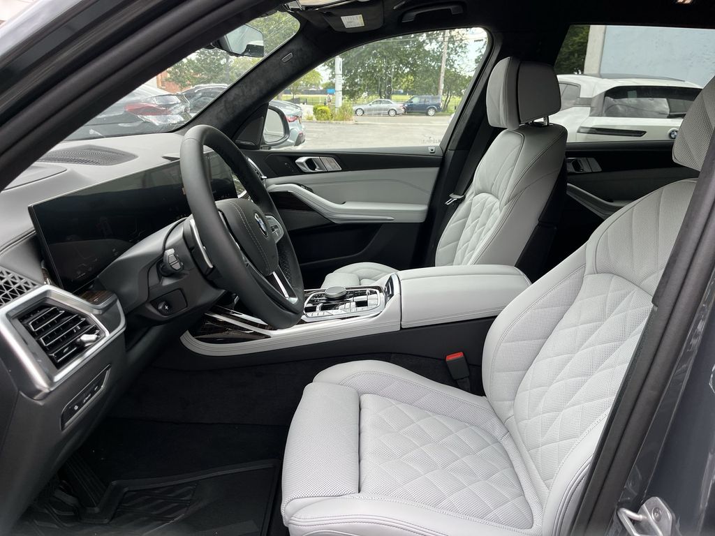 Thumbnail: 2026 BMW X7 - 11