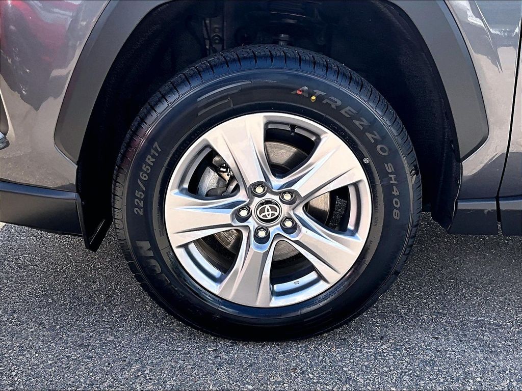 2024 Toyota RAV4 — photo 7