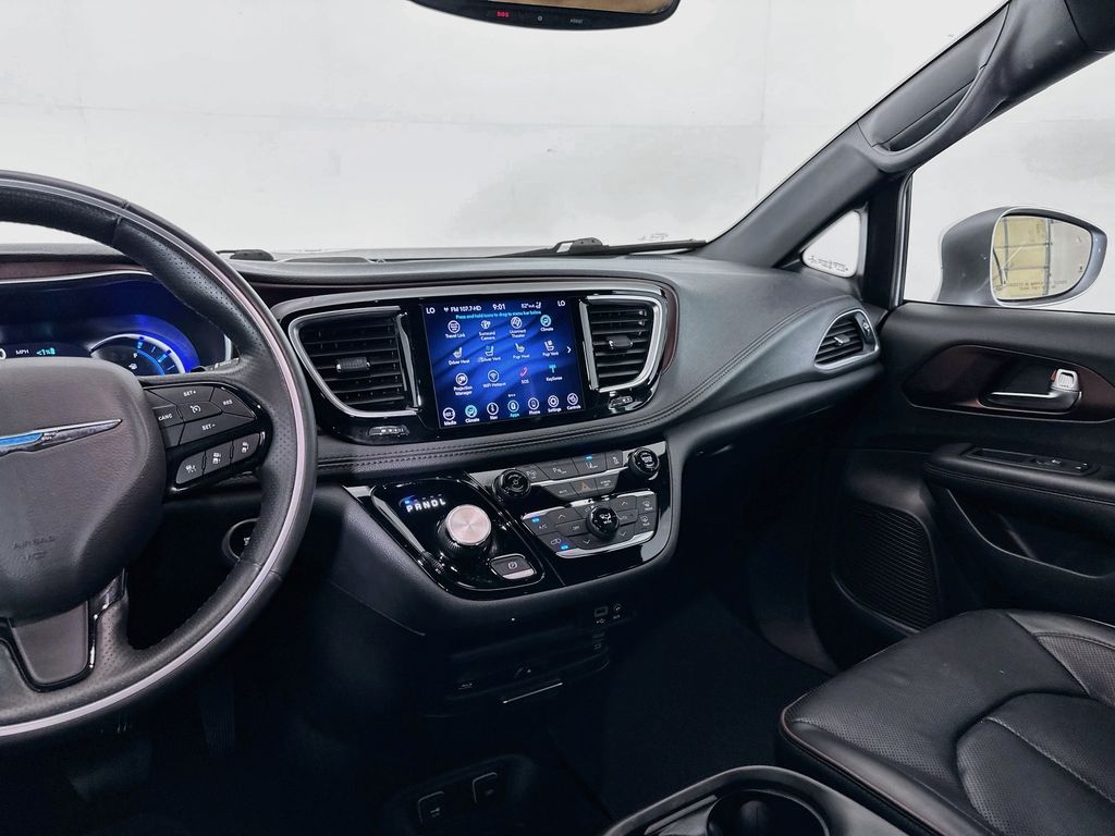 Thumbnail: 2020 Chrysler Pacifica - 24