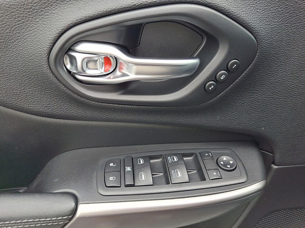 2019 Jeep Cherokee Limited Silver at Subaru and VW of Moon Township
