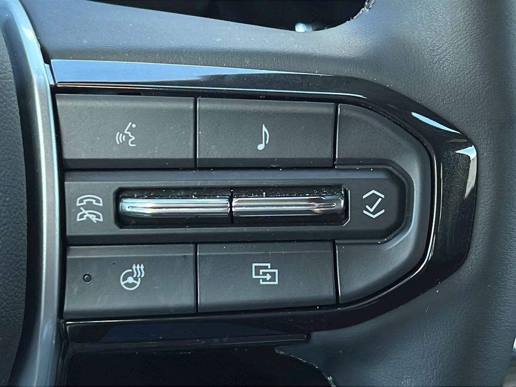 Used 2025 Red Chevrolet Trail Boss image 27