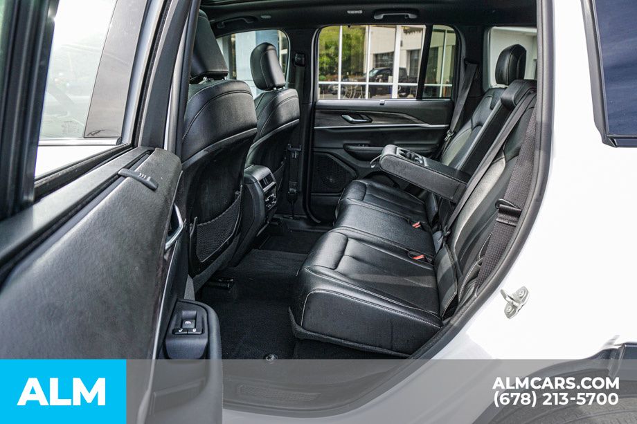 Used 2024 White/off-white Jeep Limited image 21