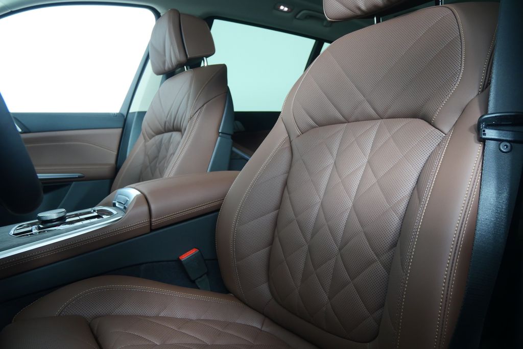 Thumbnail: 2026 BMW X7 - 11