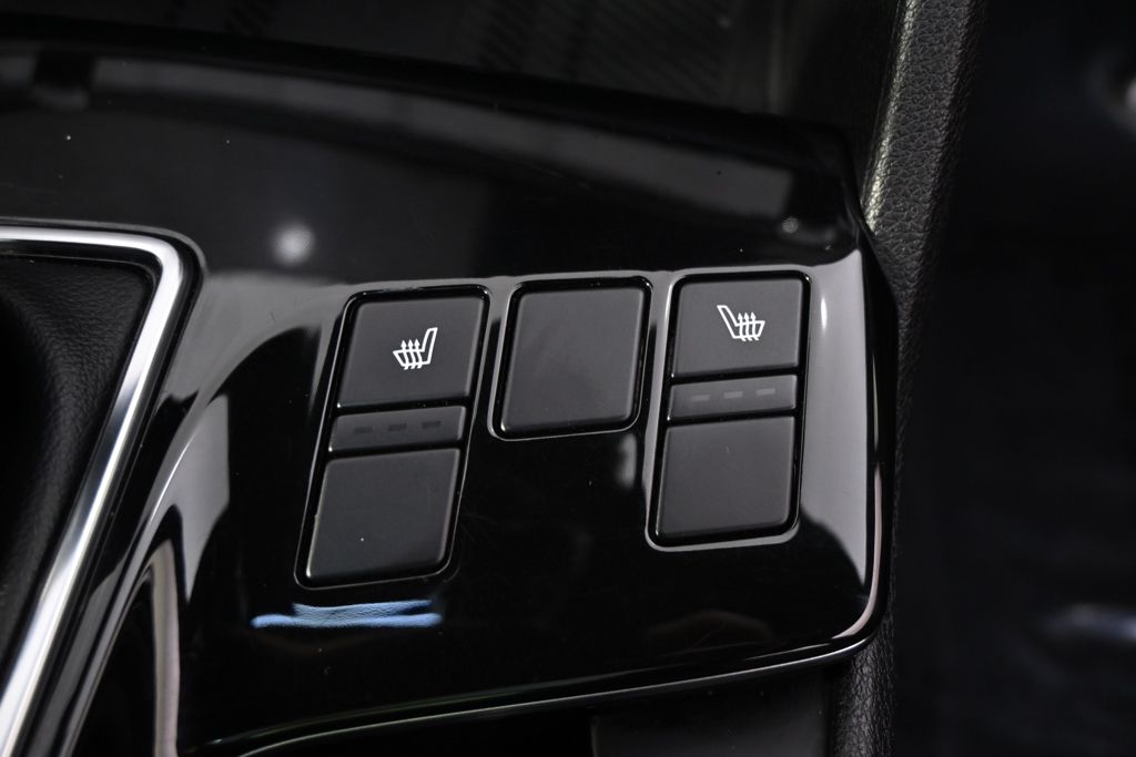 Used 2024 White Kia X-Line image 32