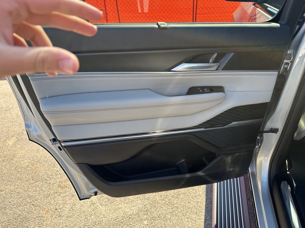 New 2026 Silver Jeep Summit image 17