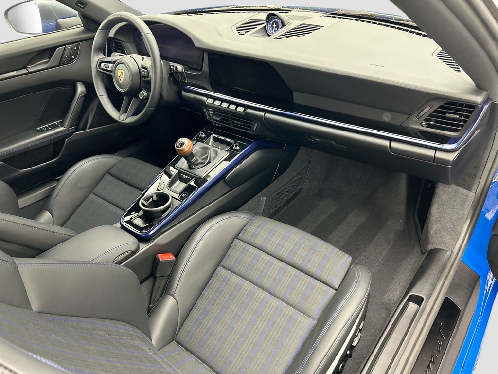 Thumbnail: 2025 Porsche 911 - 16