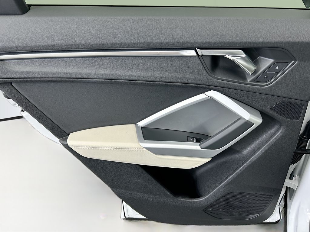 Thumbnail: 2020 Audi Q3 - 26