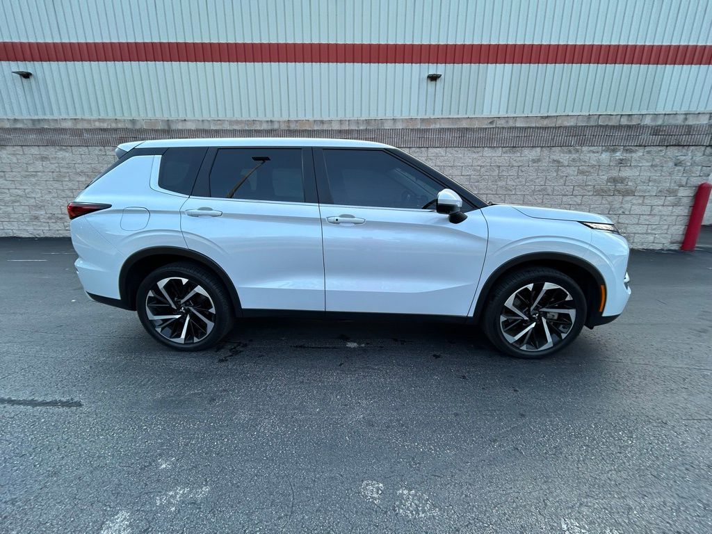 2023 Mitsubishi Outlander SE 6