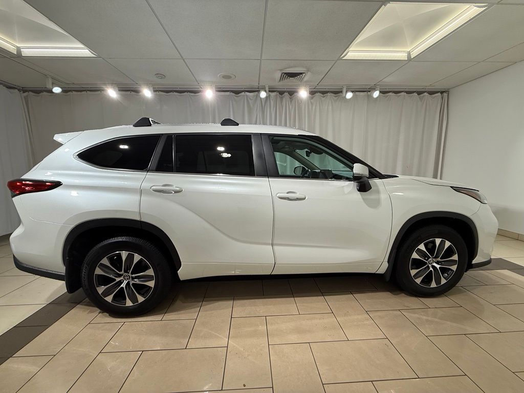 Thumbnail: 2023 Toyota Highlander - 6