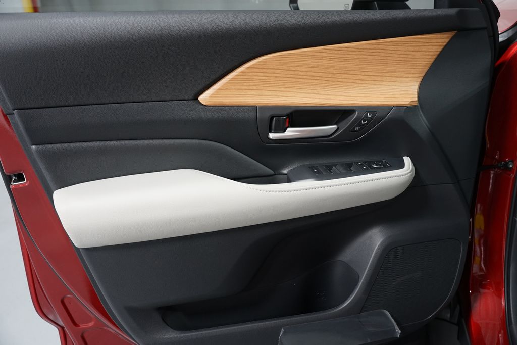 Thumbnail: 2026 Toyota Grand Highlander - 31