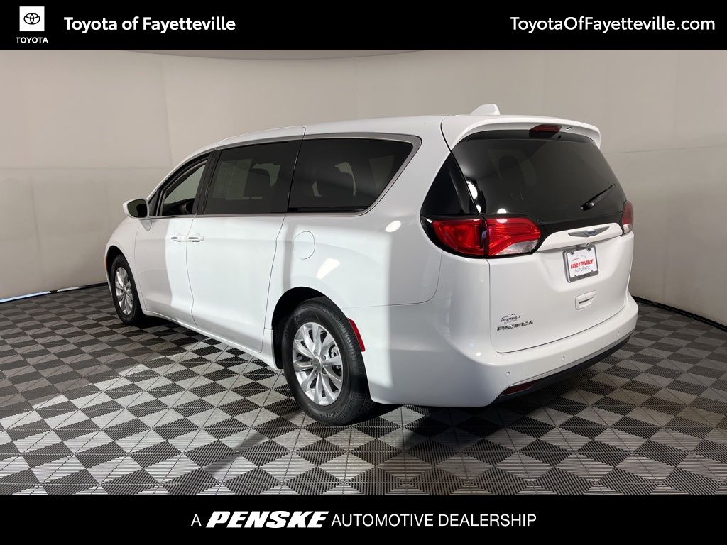 Thumbnail: 2018 Chrysler Pacifica - 16