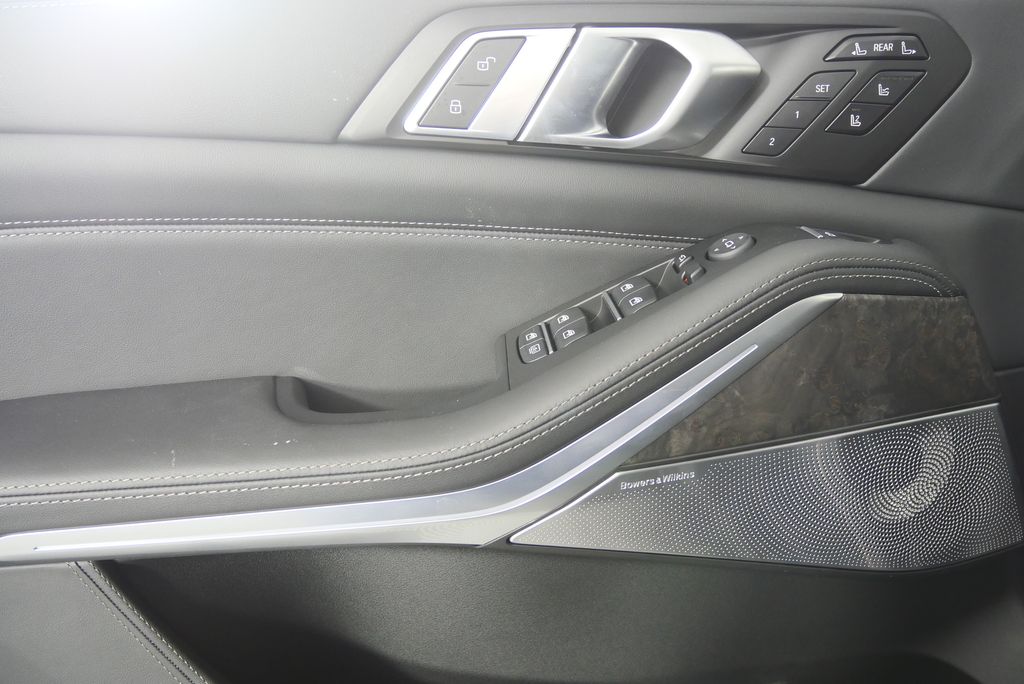 Thumbnail: 2026 BMW X7 - 8