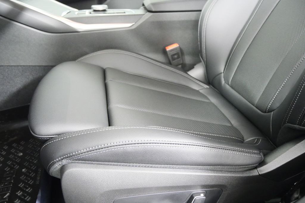 Thumbnail: 2026 BMW 3 Series - 10