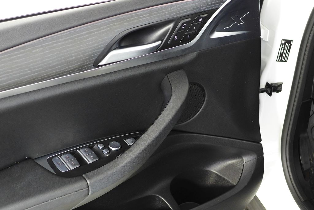 Thumbnail: 2022 BMW X4 - 12