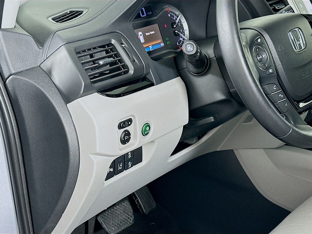 Thumbnail: 2018 Honda Pilot - 10