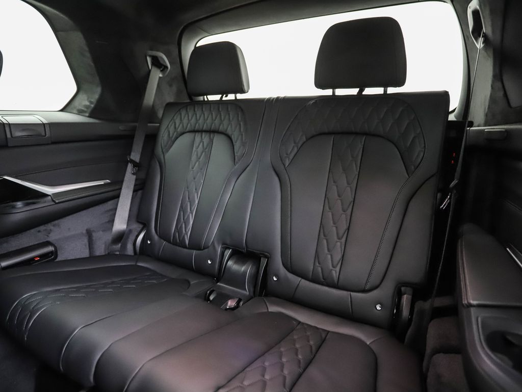 Thumbnail: 2026 BMW X7 - 24