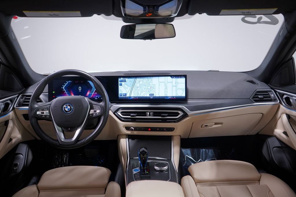 Thumbnail: 2023 BMW i4 - 10