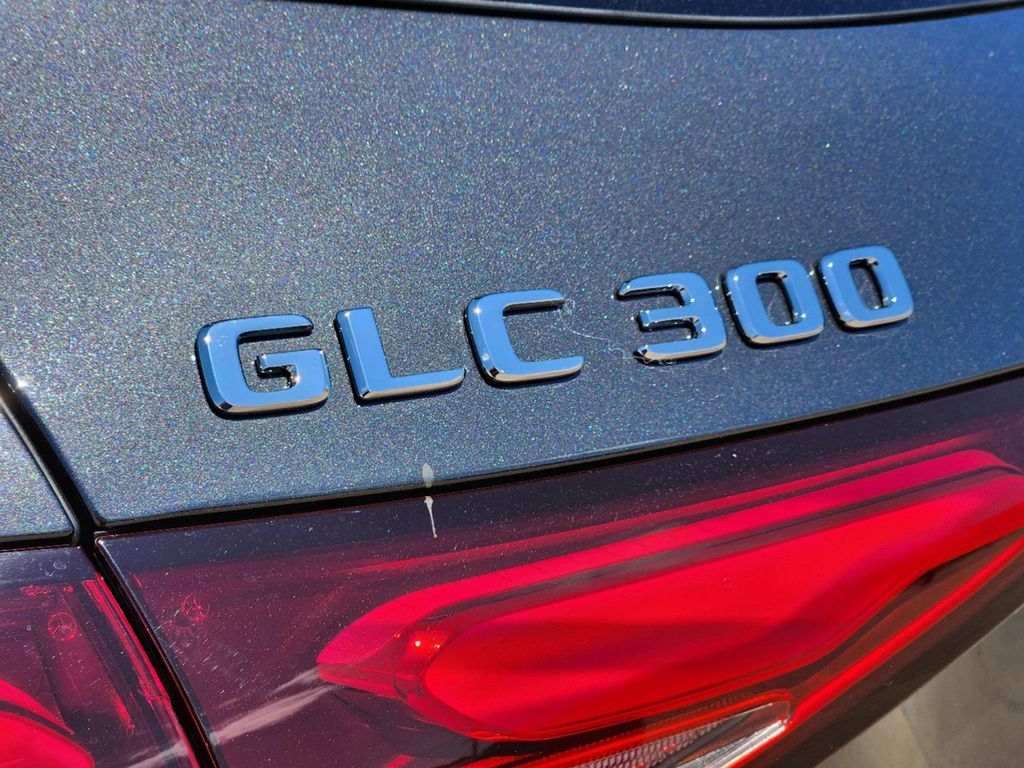 2024 Mercedes-Benz GLC GLC 300 8