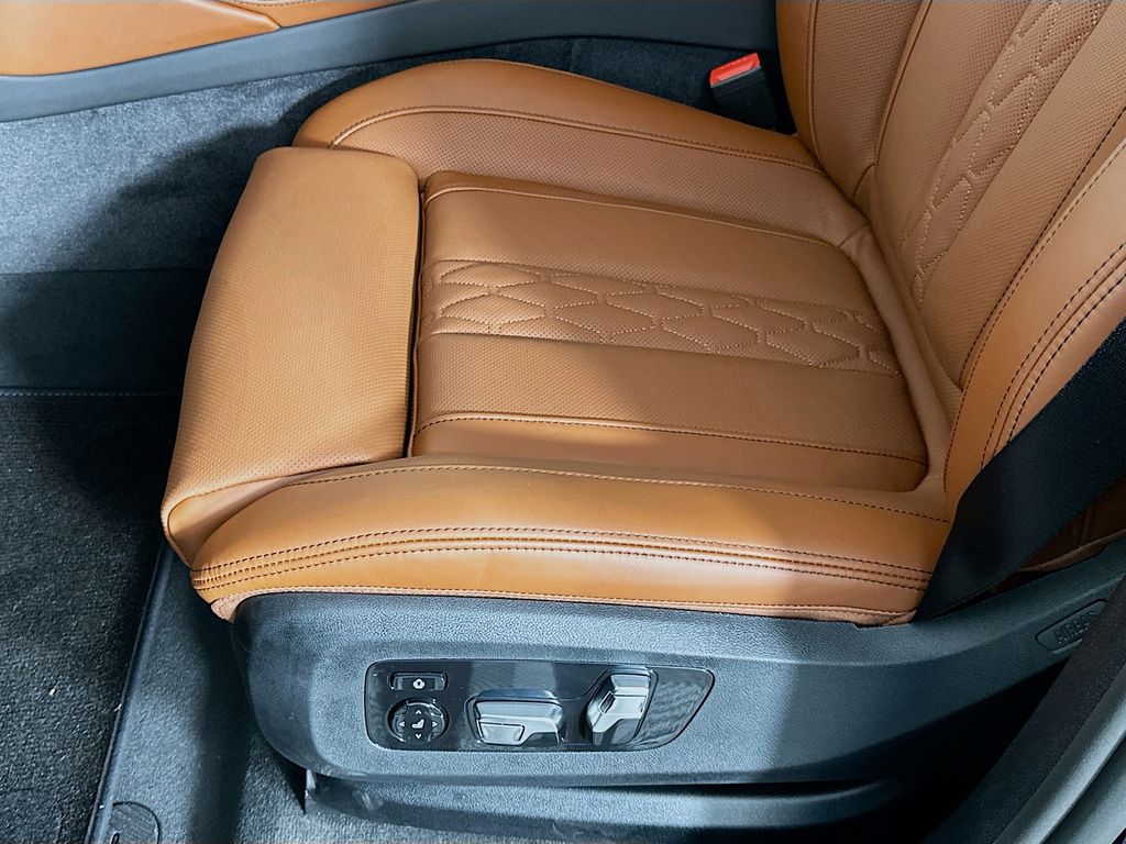 Thumbnail: 2026 BMW X6 - 21
