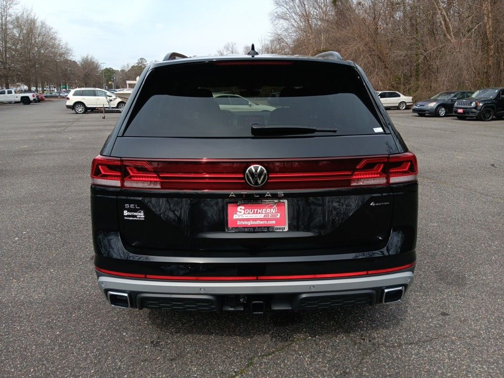 2024 Volkswagen Atlas 2.0T Peak Edition SEL 4