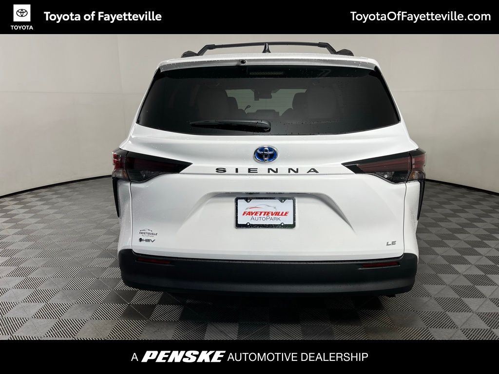 2025 Toyota Sienna LE 12