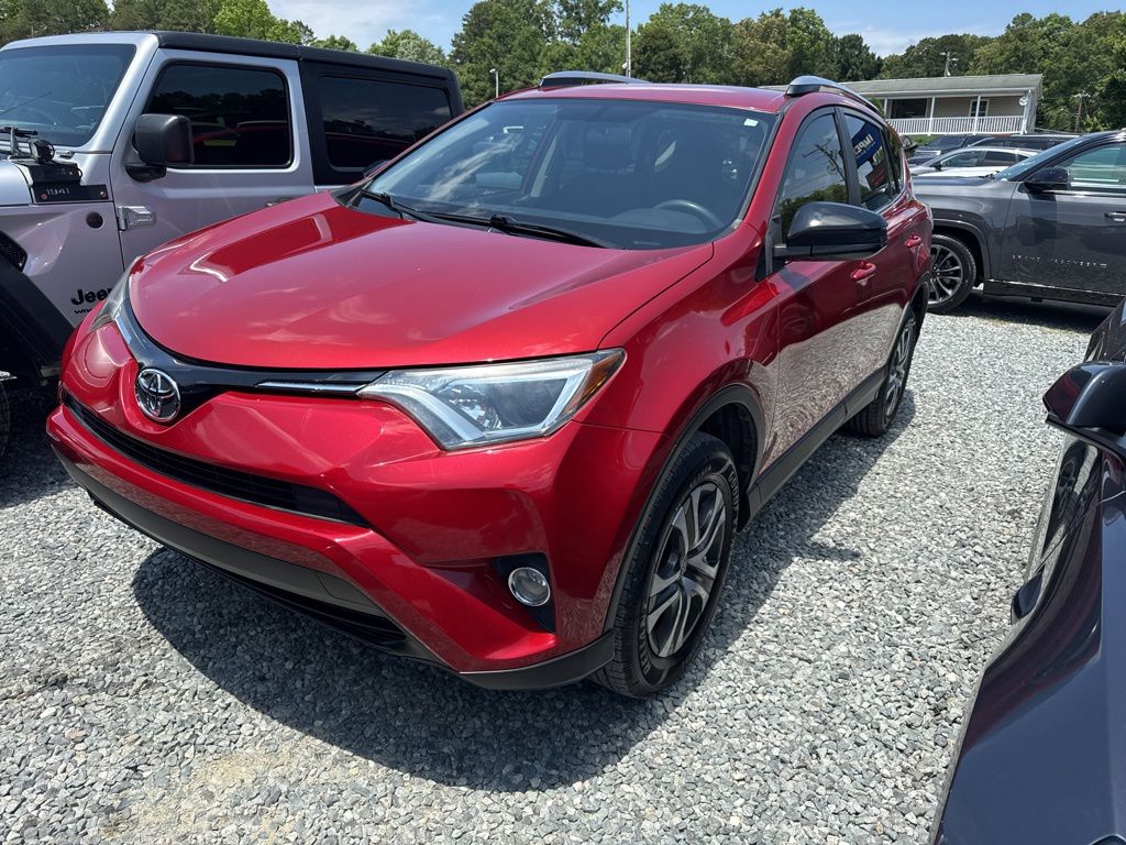 2016 Toyota RAV4 LE's photo