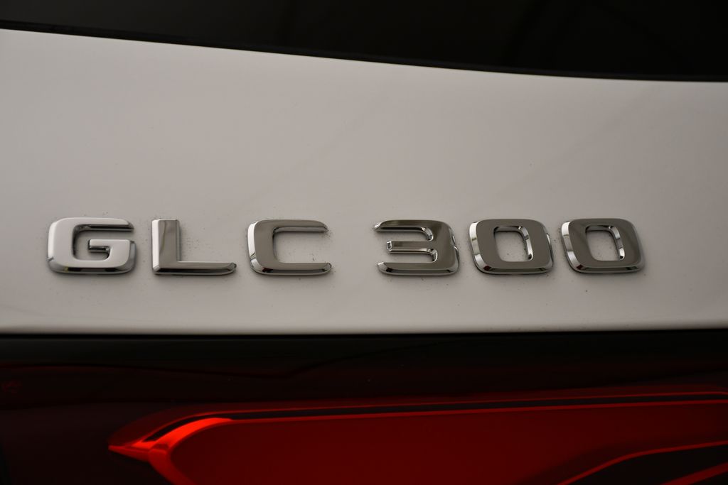 2025 Mercedes-Benz GLC 300 9