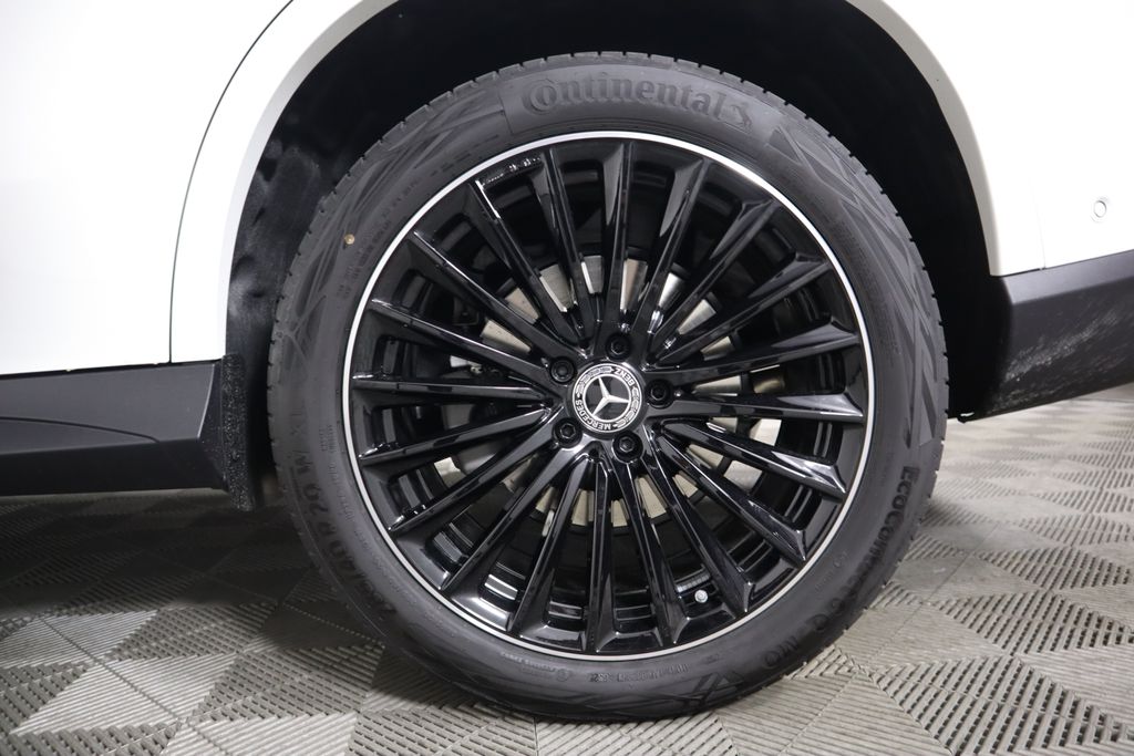 2025 Mercedes-Benz GLC 300 32