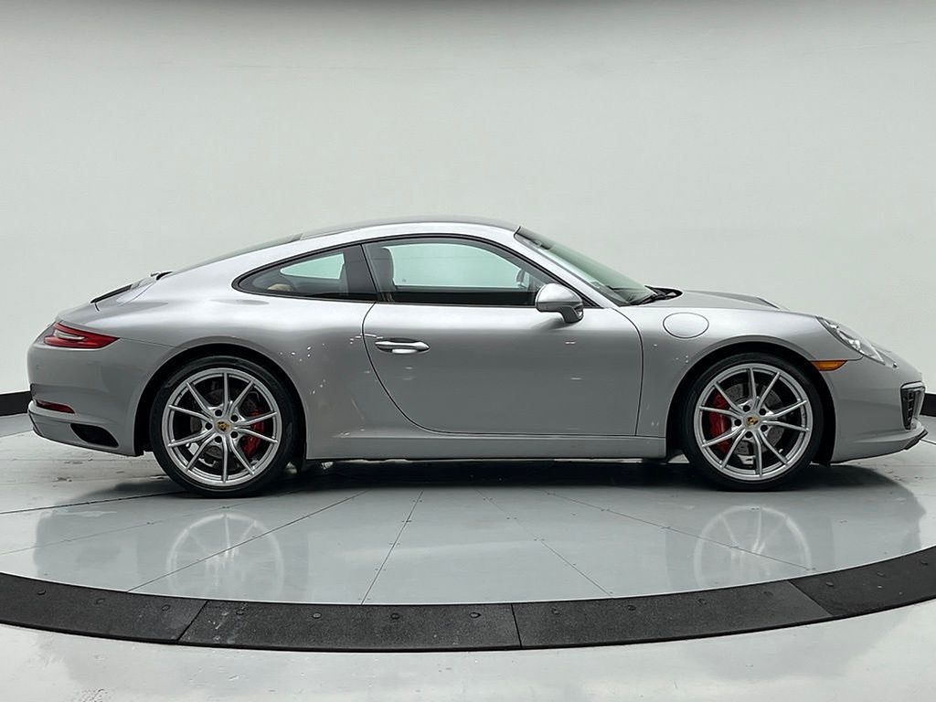 Thumbnail: 2017 Porsche 911 - 8