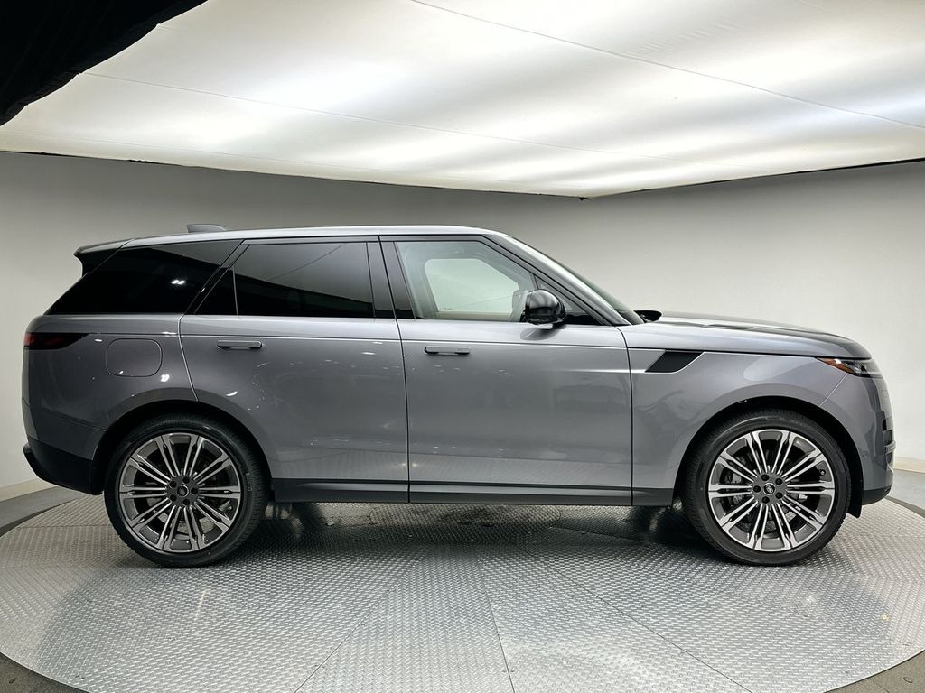 2025 Land Rover Range Rover Sport SE 4