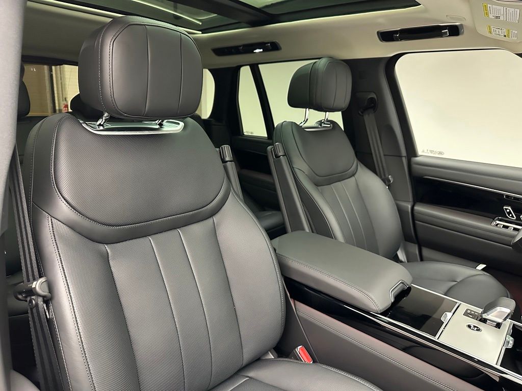 Thumbnail: 2026 Land Rover Range Rover - 6