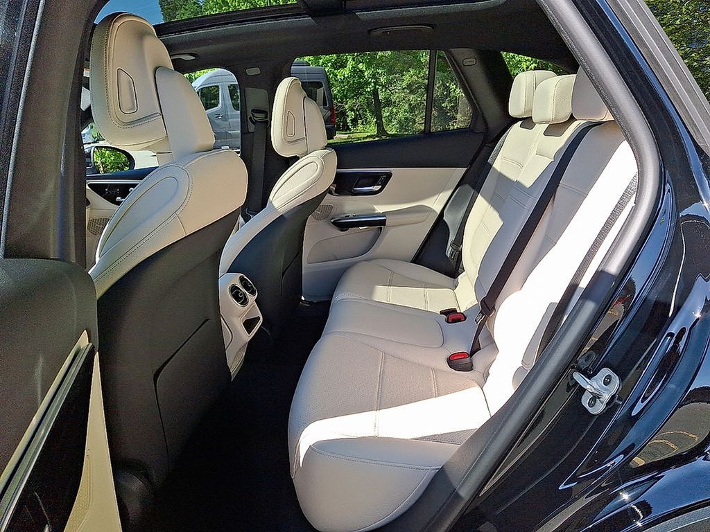 Thumbnail: 2025 Mercedes-Benz GLC - 7