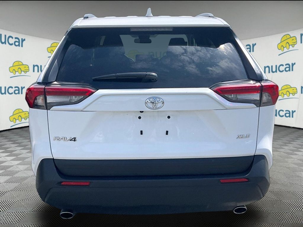 2025 Toyota RAV4 — photo 3