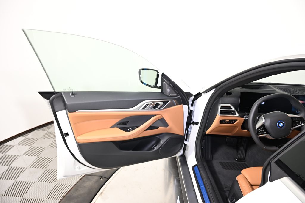 2025 BMW i4 xDrive40 21