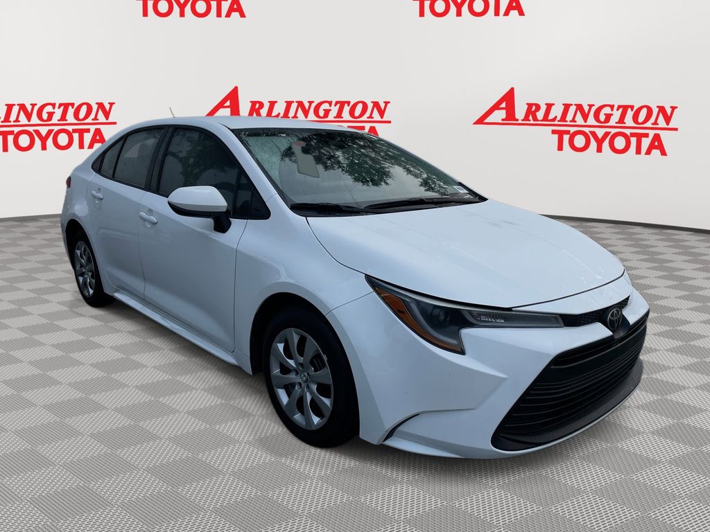 2025 Toyota Corolla LE's photo